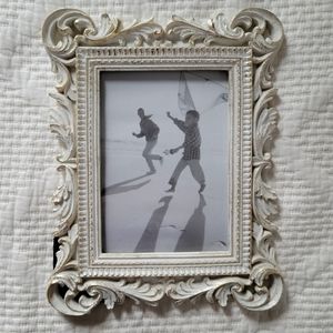 Azzure Home 5×7 Picture/Photo Frame in White with Gold accents